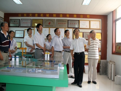 2012.7.28日山東天意兩項(xiàng)科技成果鑒定順利通過(guò)，北京領(lǐng)導(dǎo)專家，到我公司參觀指導(dǎo)